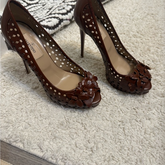 Valentino Floral Brown Heels - Picture 3 of 4